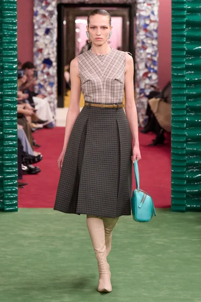 Look 14